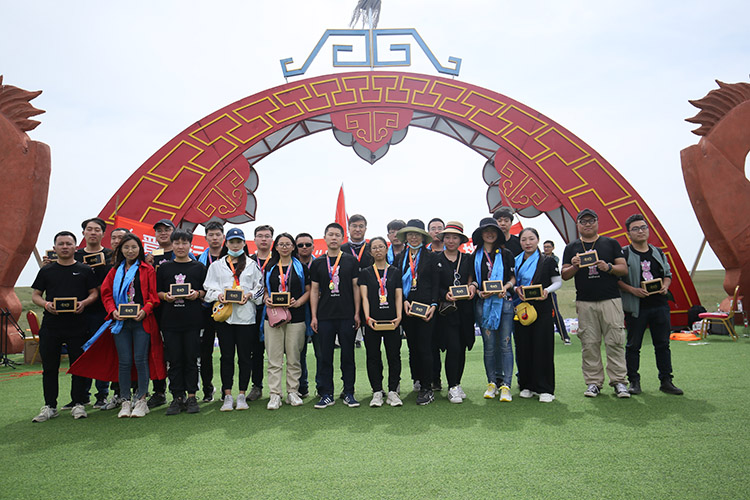 入職3年、5年的老員工頒發紀念金鈔